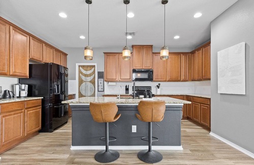 Hutto Casa | 4-bedroom Home in Round Rock -Smart TVs in every room -Pet-friendly!