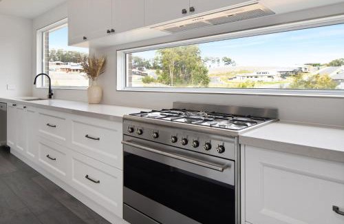 Sunshine Bay Casa | 4 bedroom home with theatre room, close to CBD and beaches.