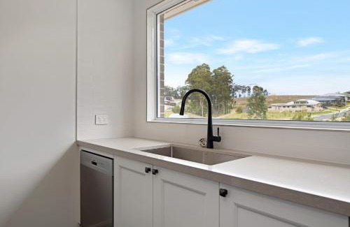 Sunshine Bay Casa | 4 bedroom home with theatre room, close to CBD and beaches.