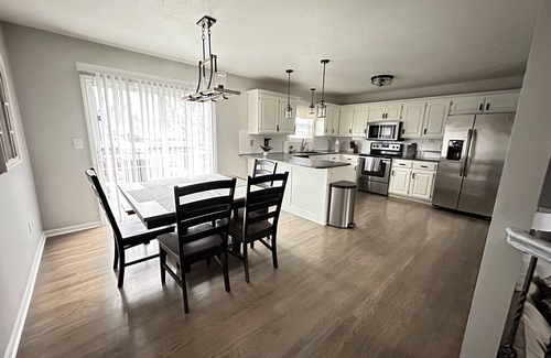 Raymore Casa | 4 Bedroom House 5 minutes from restaurants and shopping