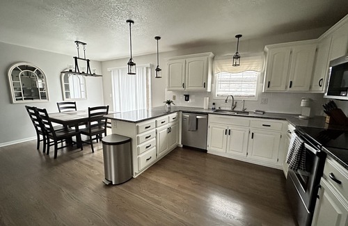 Raymore Casa | 4 Bedroom House 5 minutes from restaurants and shopping