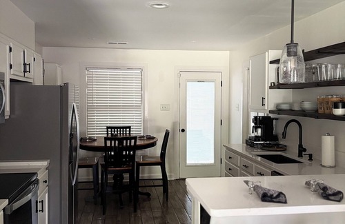 Ellendale Casa | 4-bedroom house near Shelby Farms with WiFi, AC