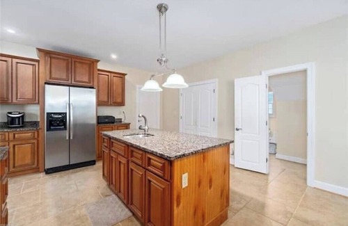 Norfolk Villa | 4 Bedroom house with POOL, 5 mins. walk to BEACH!