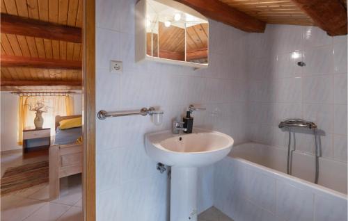 Sveti Anton Casa | 4 Bedroom Lovely Home In Sveti Anton