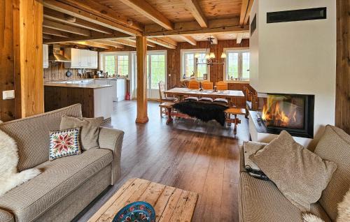 Hol Casa | 4 Bedroom Lovely Home In Hovet