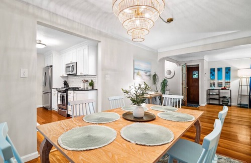 Euclid Casa | 4 Bedroom Pool & Hot Tub Home Near Cleveland