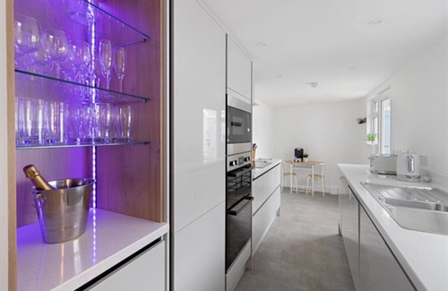 Sidmouth Casa | 4 Bedroom Seaside House, Beach 220m with Free Parking