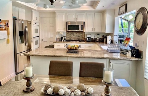 Mission Viejo Apartamento | 4 Bedroom Single family L-459816 by Houzlet