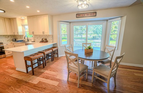 Westfield Casa | 4 bedroom, sleeps 12, close to Grand Park.