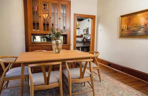 Roanoke Condominio | 4 Bedroom Suite | Greenway | Food | Cocktails