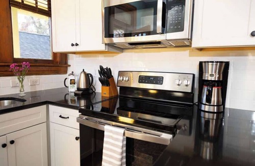 Roanoke Condominio | 4 Bedroom Suite | Greenway | Food | Cocktails