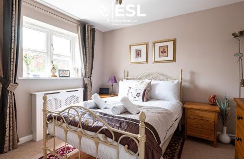 Shrewsbury Casa | 4 Bedroom Townhouse 10mins walk from Shrewsbury Town Centre with Parking