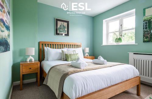 Shrewsbury Casa | 4 Bedroom Townhouse 10mins walk from Shrewsbury Town Centre with Parking