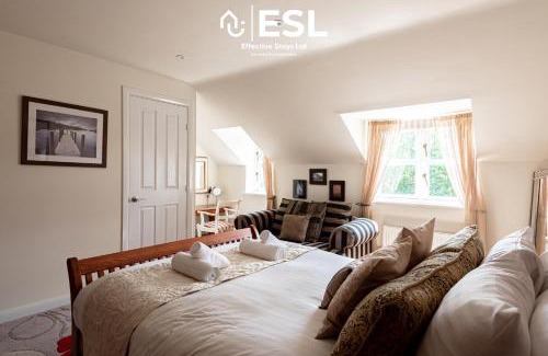 Shrewsbury Casa | 4 Bedroom Townhouse 10mins walk from Shrewsbury Town Centre with Parking