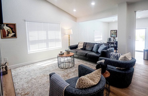 Old Seminole Heights Casa | 4-bedroom vacation home near Tampa Riverwalk - 6-minute drive