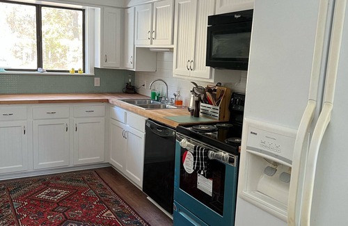 Shirley Casa | 4-bedroom vacation home Lake Front with a Hot Tub Bunk House