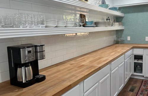 Shirley Casa | 4-bedroom vacation home Lake Front with a Hot Tub Bunk House