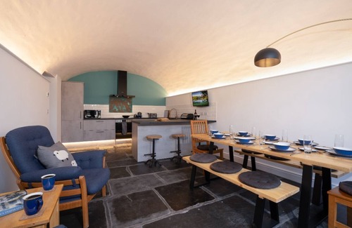 Waterhead Casa | 4 Bedroom Waterhead Range Cottage by LetMeStay