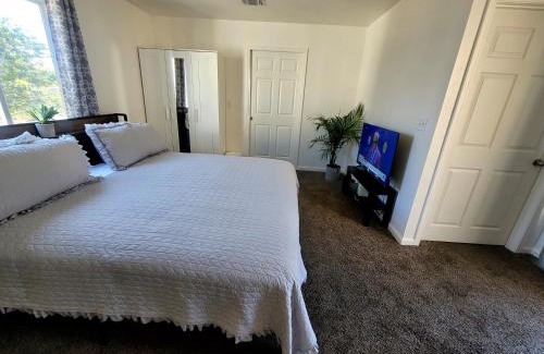 Mid-Wilshire Casa | 4 Bedrooms & 2.5 Bathrooms in LA