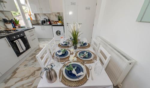 Greenwich Casa | 4 bedrooms,2 bathrooms house with free parking