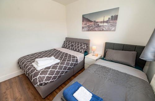 Greenwich Casa | 4 bedrooms,2 bathrooms house with free parking