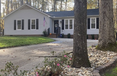 Simpsonville Casa | 4 bedrooms, Simpsonville, family-friendly, great fenced back yard with fire pit
