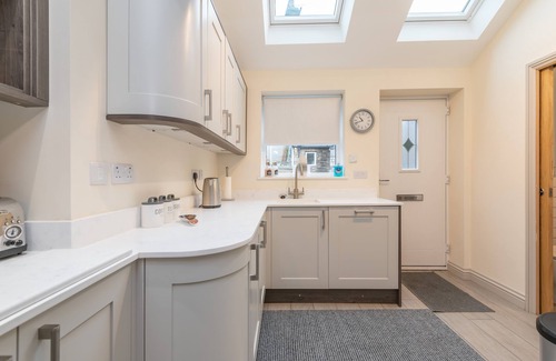 Wadsworth Casa | 4 Bedrooms, sleeping 6, just 2 minutes walk from Hebden Bridge town square .