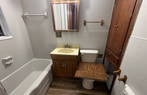 Killian Otro | 4 beds 2 bathrooms farm house Pet Friendly