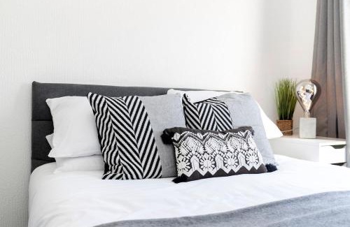 Darlington Casa | 4 BEDS, 4 BATHS home, central Darlington