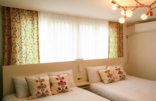 Seogyo-dong Apartamento | 4 Beds in the Heart of Hongdae, Mangwon, Sangsu & Red Road