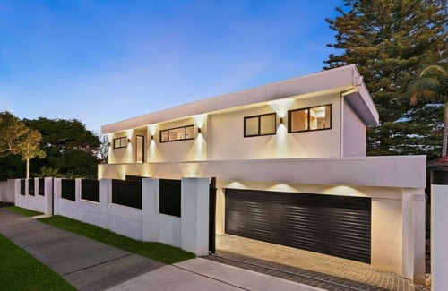 Connells Point Casa | 4 big bedrooms, new house, stylish house , beach views, swinging pool views .