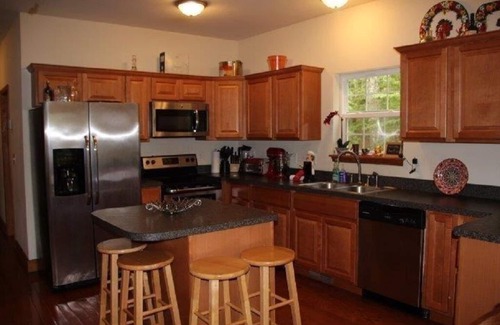Lackawaxen Casa | 4 BR 3 Bath Centrally located in amenity filled community of Masthope. Sleep 12