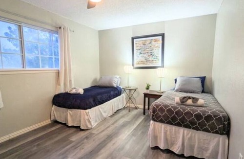 Franklin Park Casa | 4 BR-Close to Downtown and All attractions with lots of space.