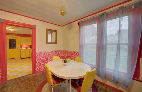 Sandusky Casa | 4 BR Home 5 Mins to Cedar Point, Retro 1970s!