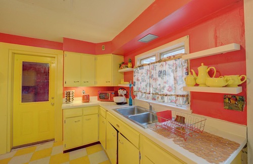 Sandusky Casa | 4 BR Home 5 Mins to Cedar Point, Retro 1970s!