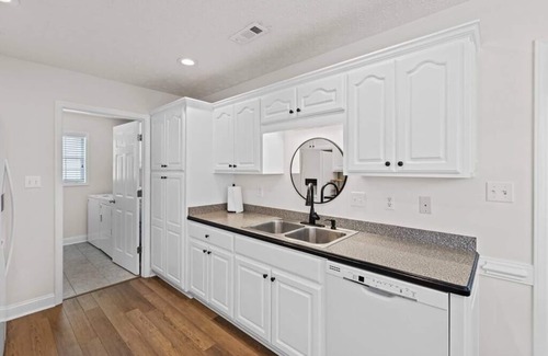 New Bern Casa | 4 BR Home 5 mins to DT Game Room 5 Stars