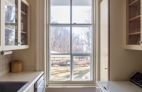 Germantown Casa | 4 Br, Hudson River Manor on 65 acres, with pool