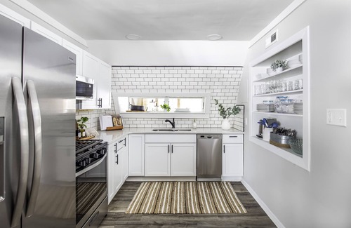 South Haven Casa | 4-Cabins | Pickleball | Hot Tub | Sauna | Fire Pit | Heated atrium