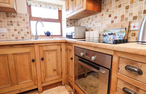 Hinderwell Cabaña | 4 CLIFF COTTAGES, pet friendly, country holiday cottage in Staithes