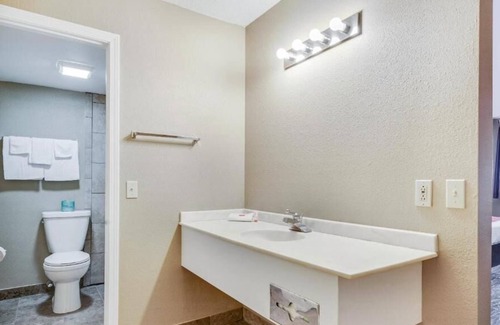 Elk City Casa | 4 Comfortable Units Close to Ackley Park, National Route 66 Museum, Free Parking