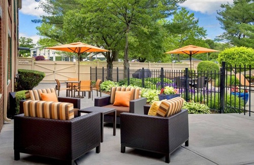 Woburn Casa | 4 Convenient Units! FREE Parking, Pets Allowed, Close to Burlington Mall!
