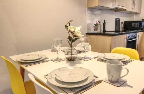 Wakefield Apartamento | 4 Dbl Beds, Modern Apartment, Free Parking and Home-from-home