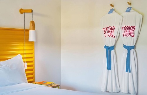 Sonora Sunrise Hotel | 4 Family Friendly Units! Feel at Home for Your Palm Springs Holiday!