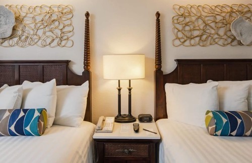 St. Pete Beach Hotel | 4 Family-Friendly Rooms, Beach Getaway, Parking and Onsite Pool!