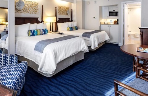 St. Pete Beach Hotel | 4 Family-Friendly Rooms, Beach Getaway, Parking and Onsite Pool!