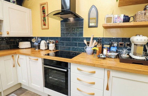 Lanchester Cabaña | 4 FORD STREET, pet friendly, country holiday cottage in Lanchester