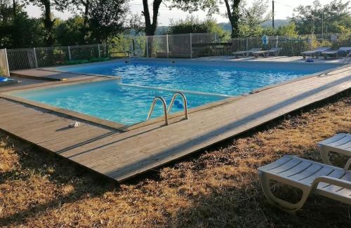 Saint-Aubin-de-Nabirat Casa | 4-Gîte 4 personnes avec piscine