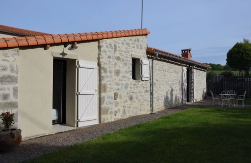 Mortagne-sur-Sevre Casa | 4* gîte 15 minutes from Puy du Fou with heated swimming pool