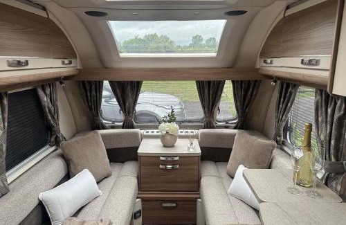 Durham Casa | 4 Guests - Pet Friendly - Durham Caravan Retreat