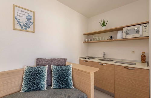 Grebastica Apartamento | Apartamento de 4 * con vista lateral al mar y piscina, restaurante en el lugar - AP 3